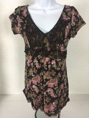 L E I Top Size XL Junior V neck Black w Pink Tan Flowers Lace Tie Back V neck